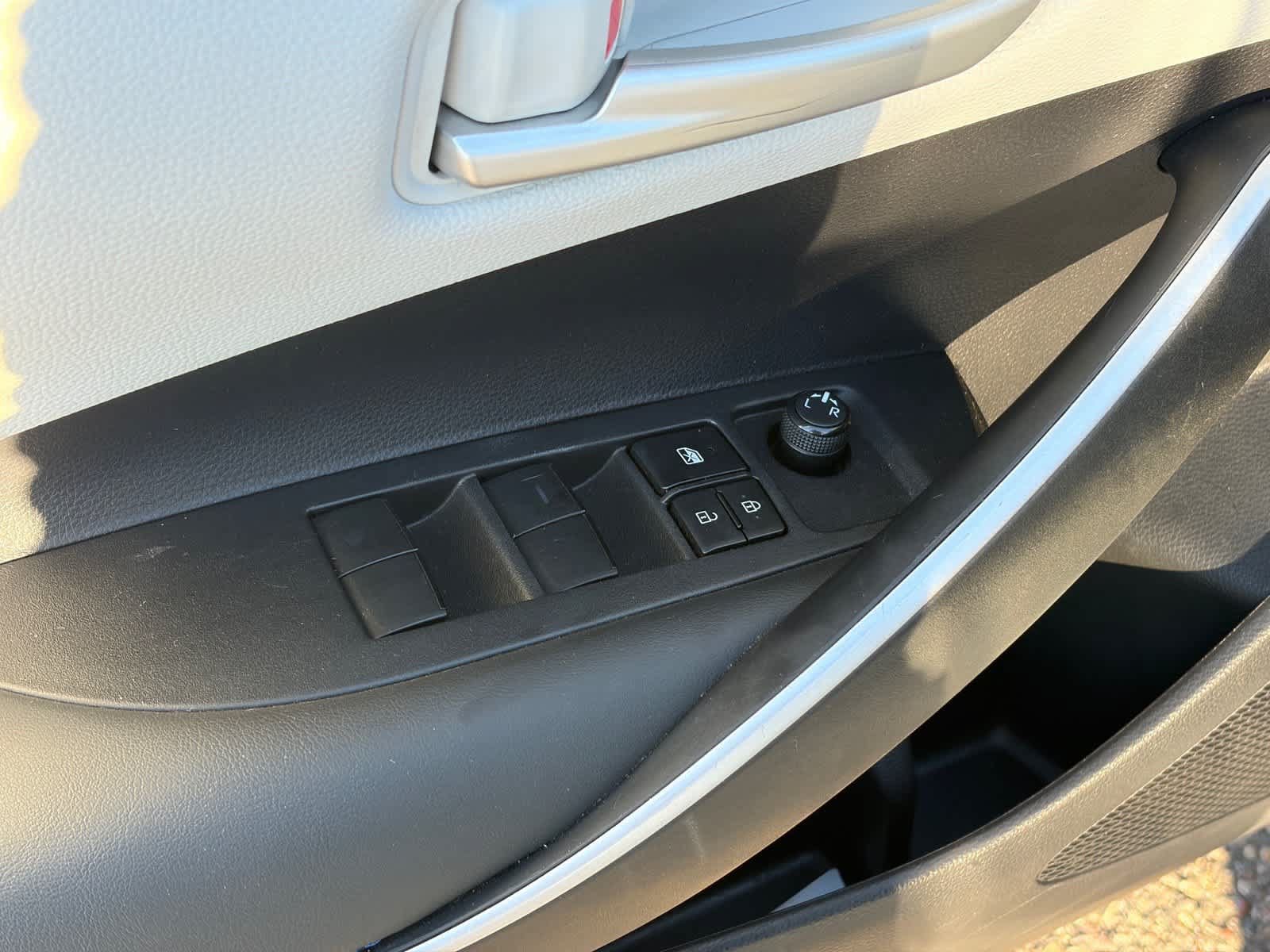 Used 2022 Toyota Corolla SE FWD image 16