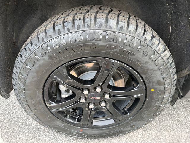 Used 2023 GMC Acadia AT4 w/ Technology Package image 17
