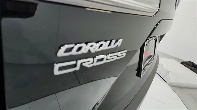 Used 2025 Toyota Corolla Cross XLE image 35