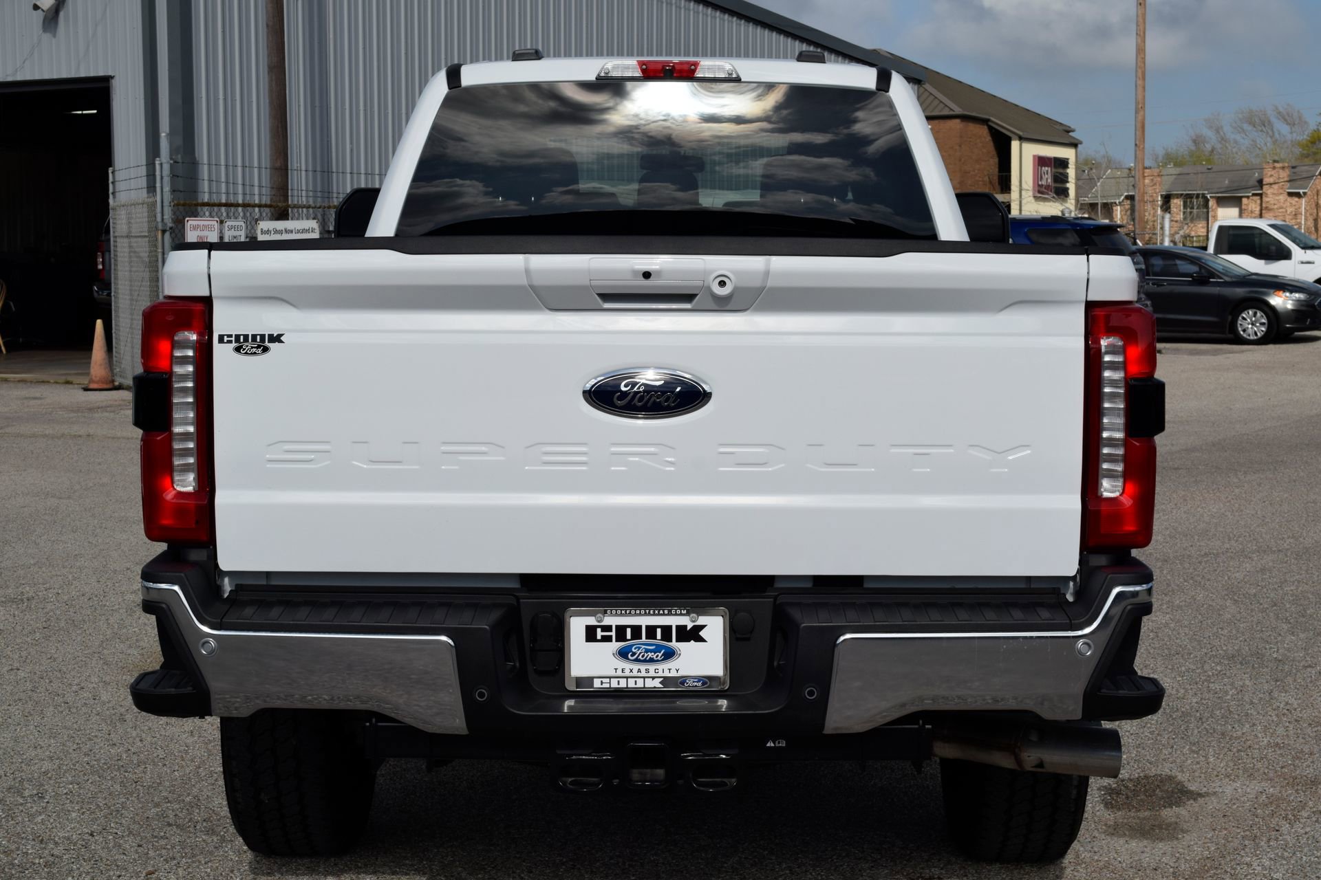 Used 2025 Ford F350 Lariat w/ FX4 Off-Road Package image 5