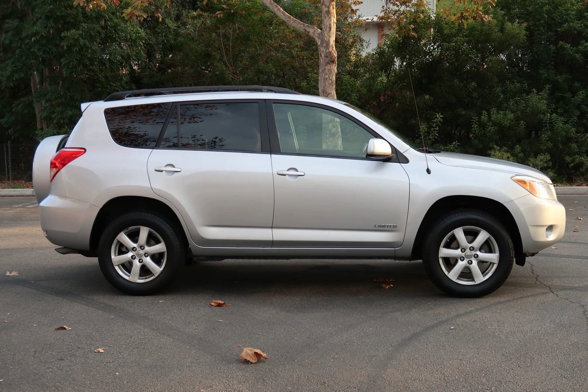 Used 2008 Toyota RAV4 Limited image 6