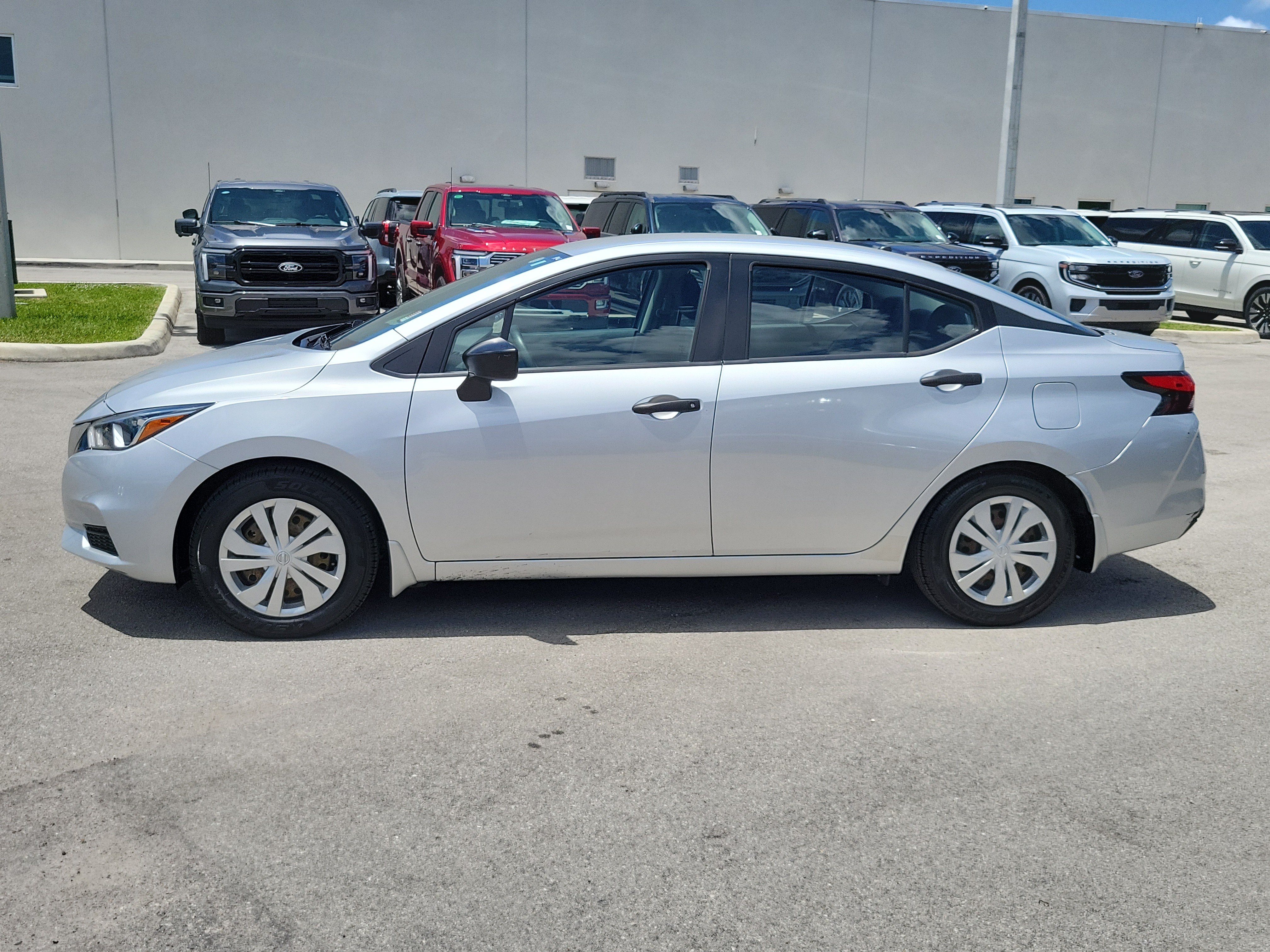 Used 2021 Nissan Versa S FWD image 7