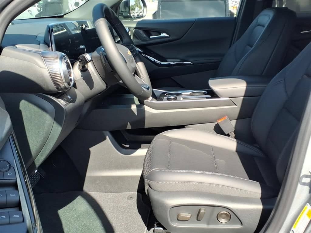 New 2027 Chevrolet Equinox LT w/ Convenience Package II FWD image 16