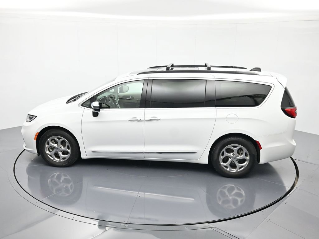 Used 2023 Chrysler Pacifica Limited image 37