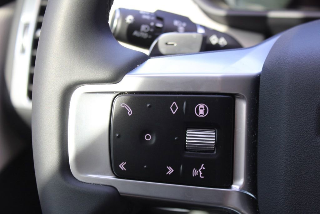 Certified 2025 Land Rover Discovery Dynamic SE image 18