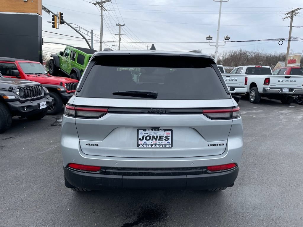 New 2025 Jeep Grand Cherokee Limited w/ Black Appearance Package AWD/4WD image 5