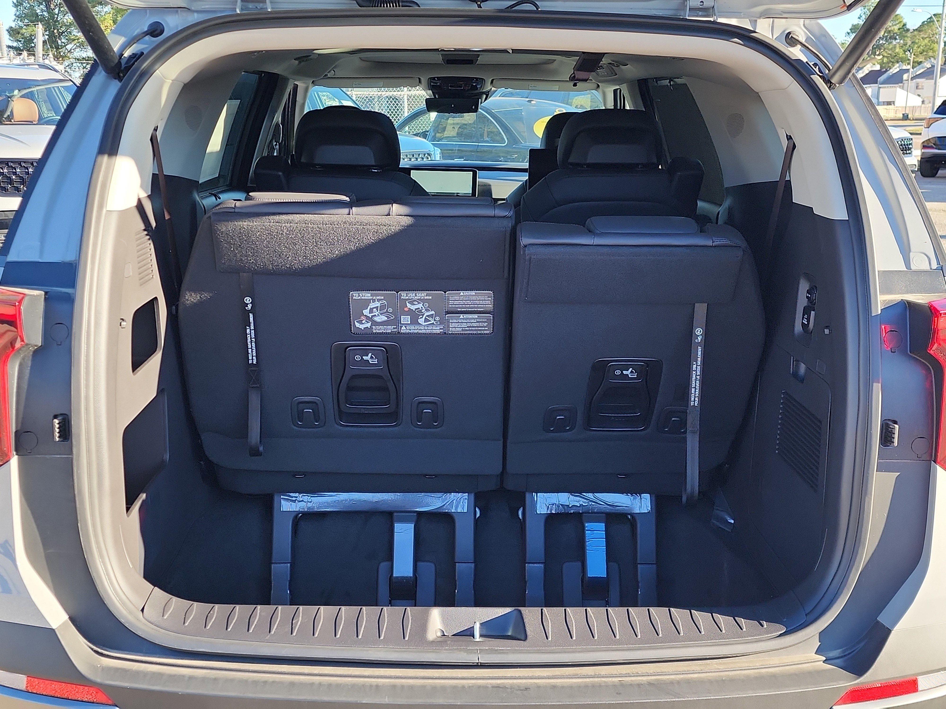 New 2025 Kia Carnival SX Prestige image 4