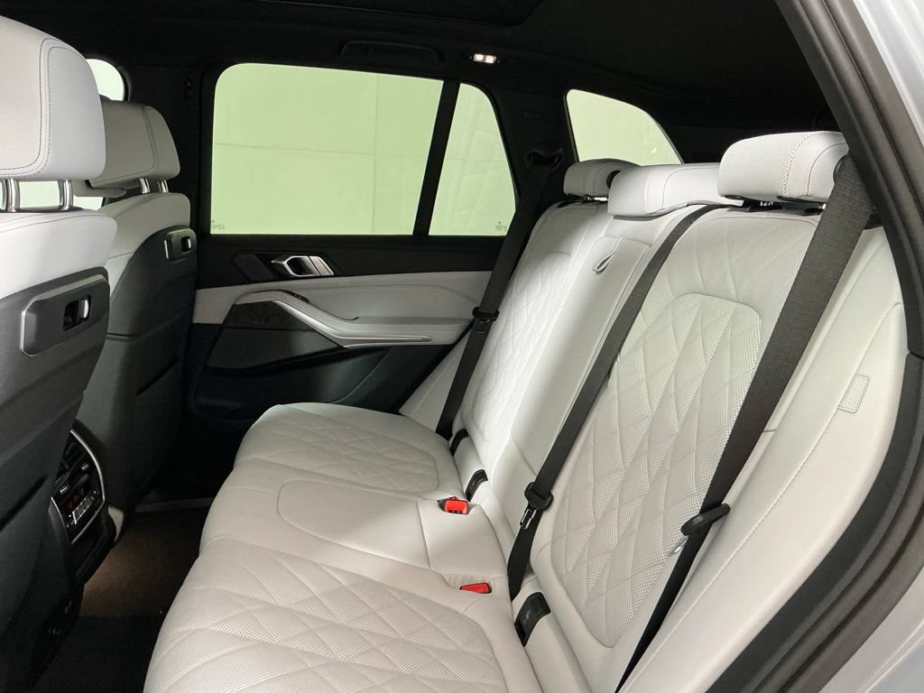 New 2026 BMW X5 xDrive40i w/ M Sport Package AWD/4WD image 26