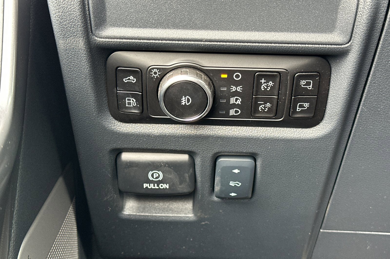 Used 2025 Ford F150 Lariat w/ Equipment Group 501A Mid image 25