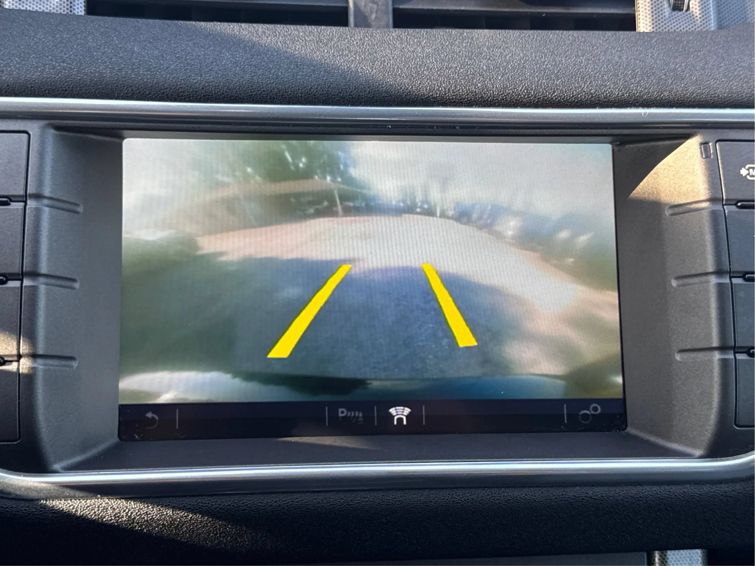 Used 2019 Land Rover Range Rover Evoque SE AWD/4WD image 25