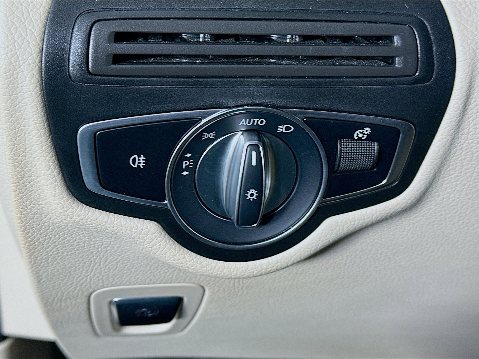 Used 2022 Mercedes-Benz GLC 300 4MATIC image 17