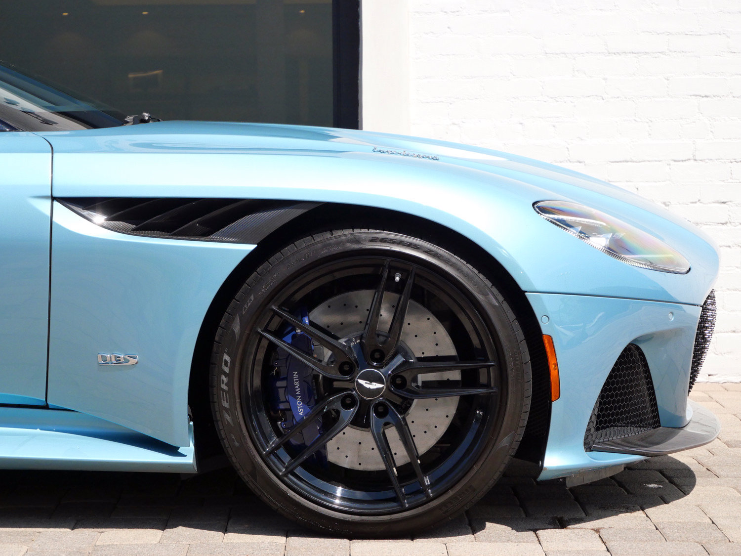 Used 2020 Aston Martin DBS Superleggera Volante RWD image 4