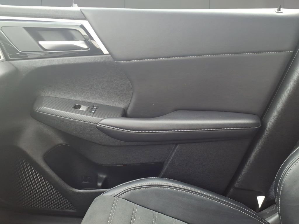 Used 2024 Mitsubishi Outlander SE Black Edition image 24