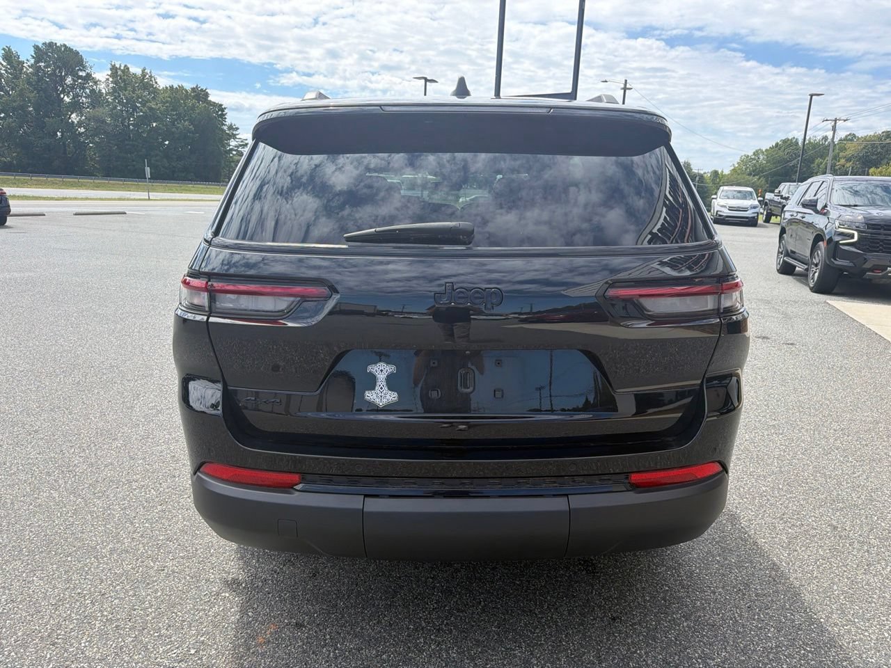 Used 2024 Jeep Grand Cherokee L Laredo AWD/4WD image 8