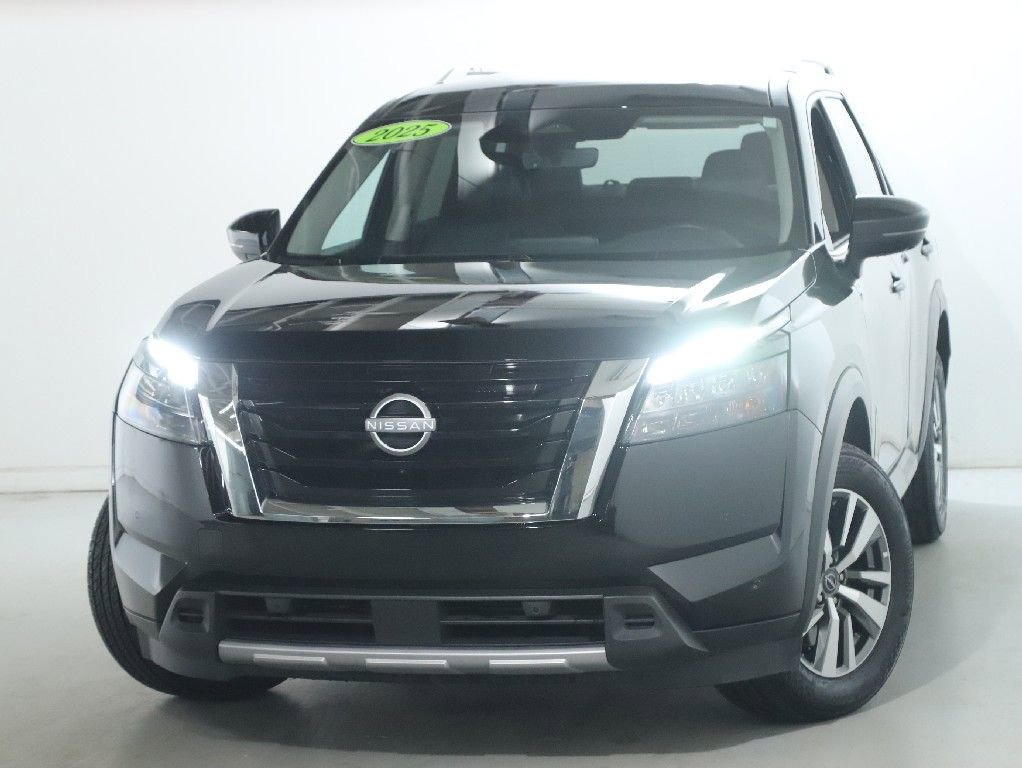 Certified 2025 Nissan Pathfinder SL image 5