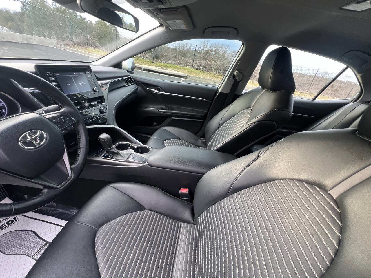 Used 2022 Toyota Camry SE image 13