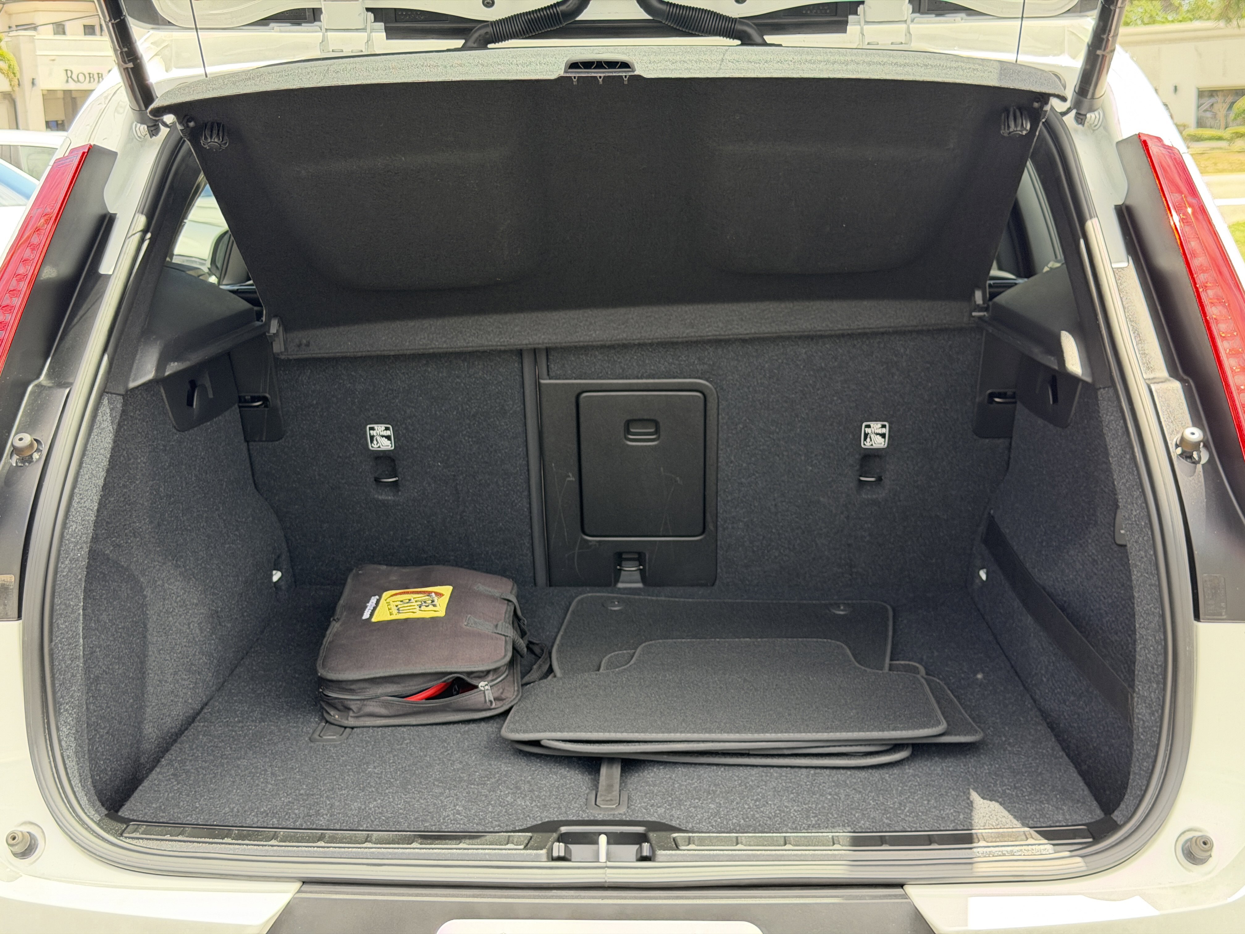 Used 2020 Volvo XC40 T4 Momentum FWD image 10