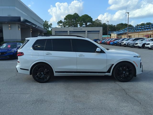 Used 2024 BMW X7 xDrive40i w/ M Sport Package AWD/4WD image 3