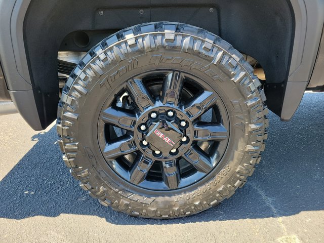 Used 2024 GMC Sierra 2500 AT4 w/ Technology Package AWD/4WD image 9