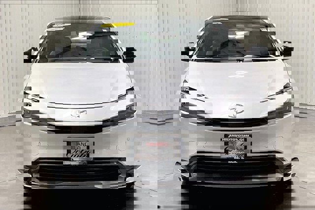 Used 2025 Toyota Prius XLE image 2
