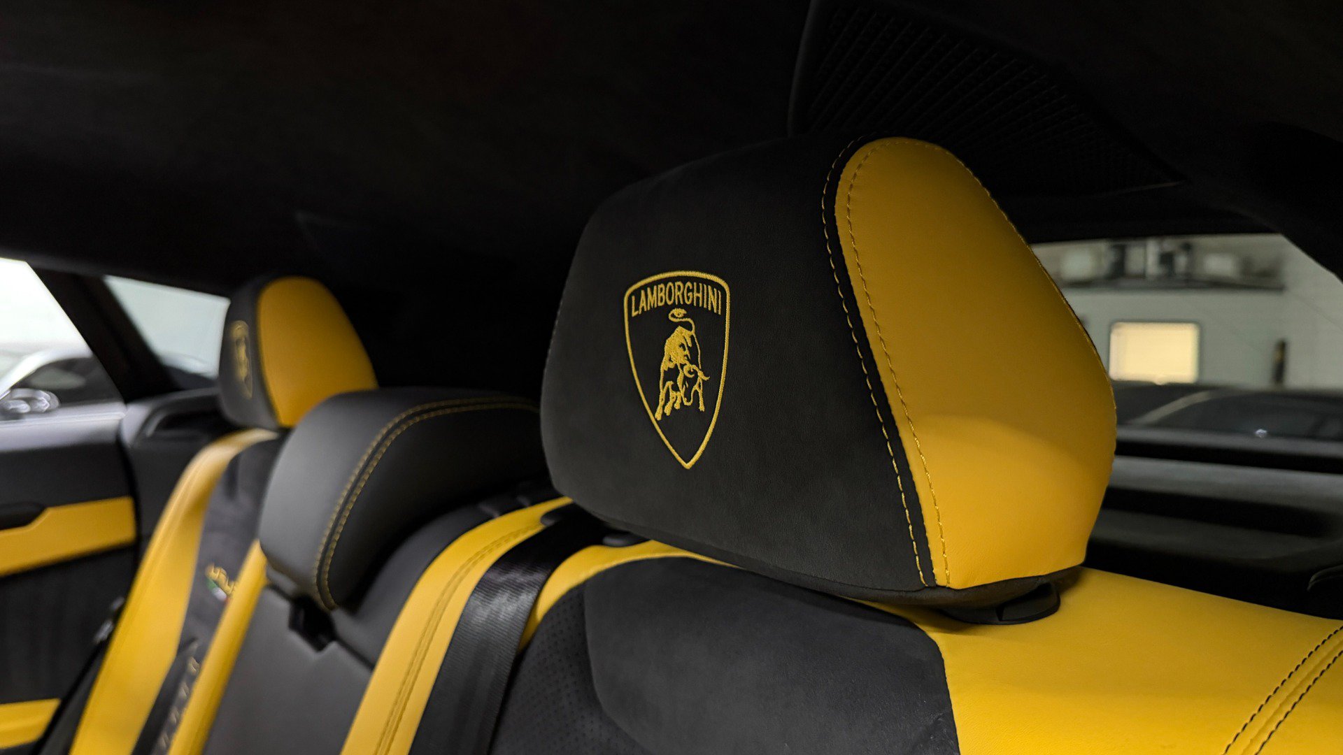 Used 2022 Lamborghini Urus AWD/4WD image 54