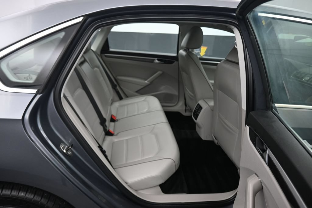 Used 2017 Volkswagen Passat 1.8T SE FWD image 37
