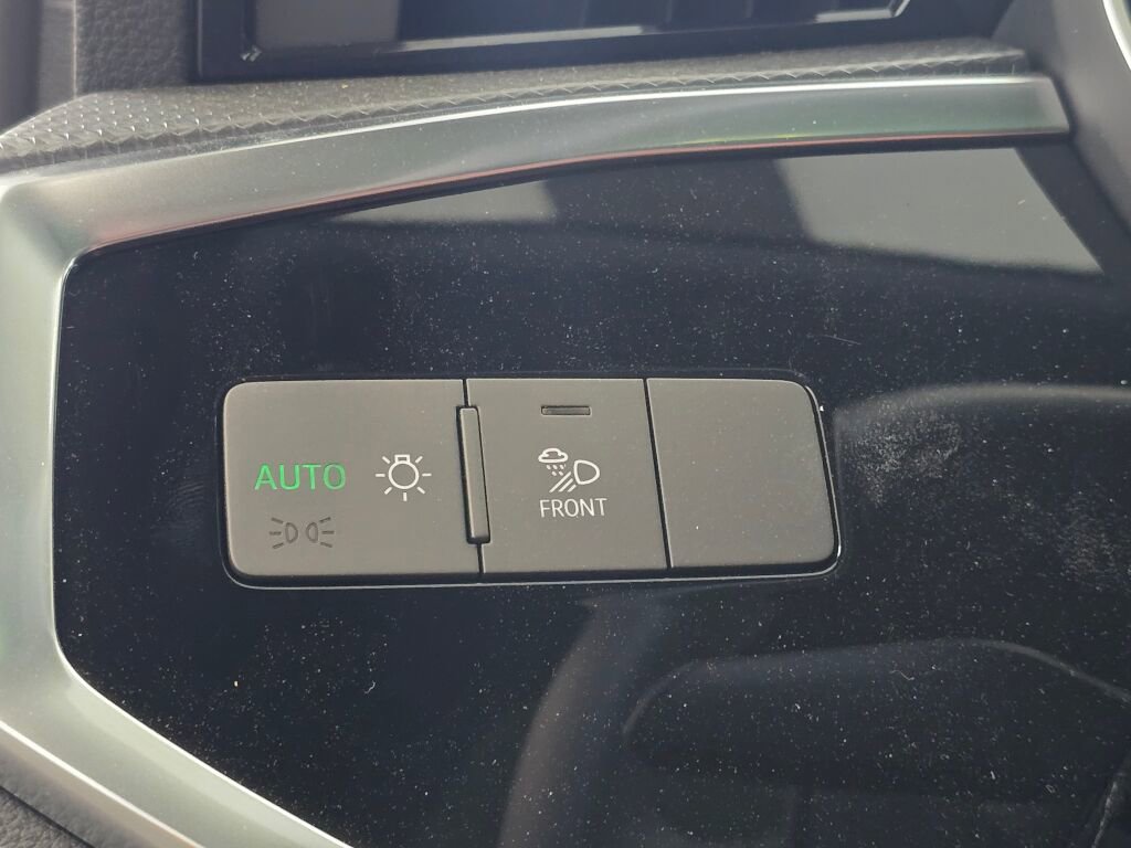 New 2025 Audi Q3 2.0T Premium image 25