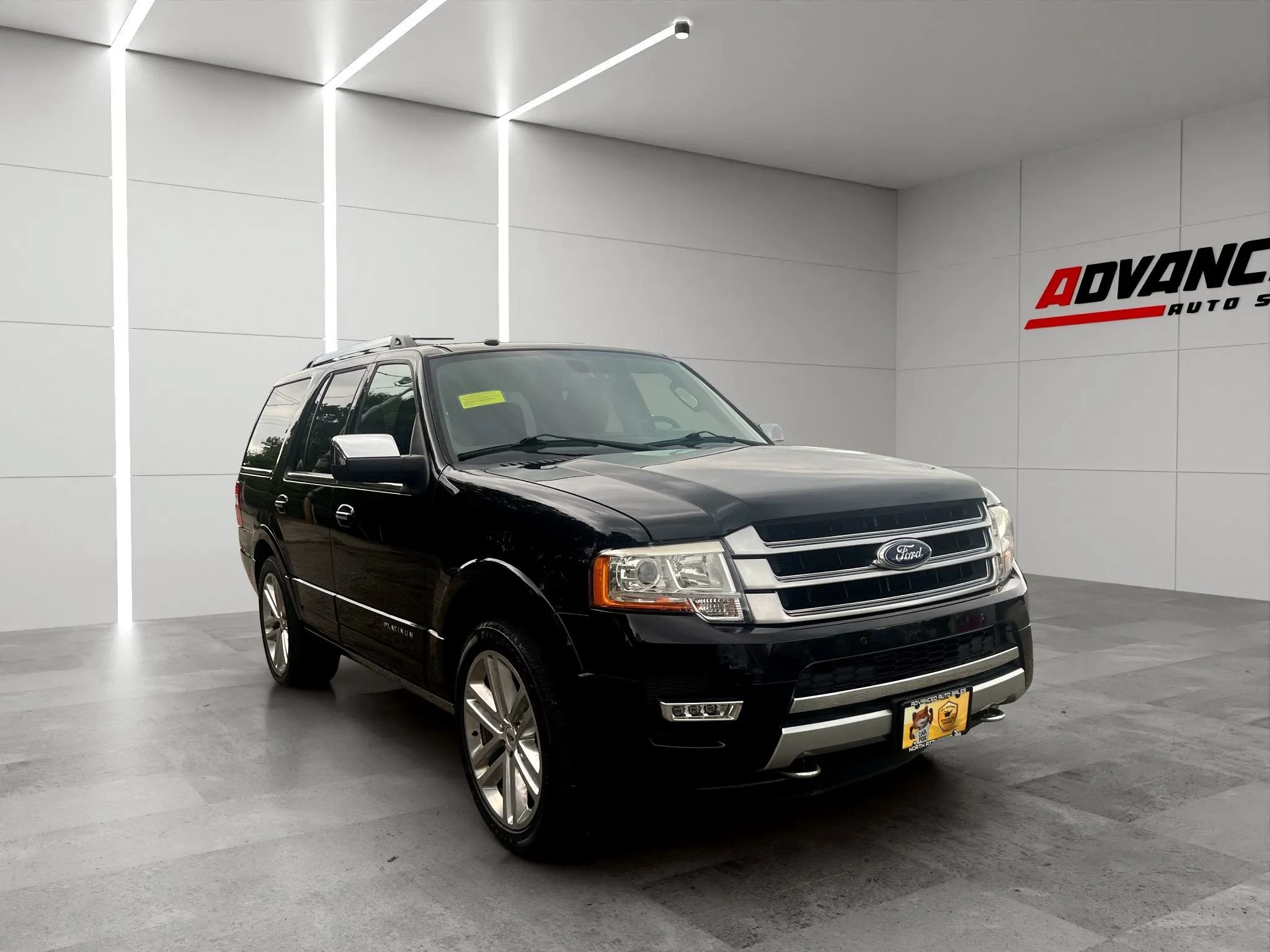 Used 2017 Ford Expedition Platinum AWD/4WD image 2