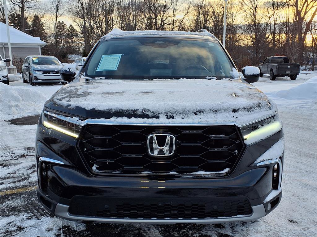 Certified 2025 Honda Pilot Touring image 2