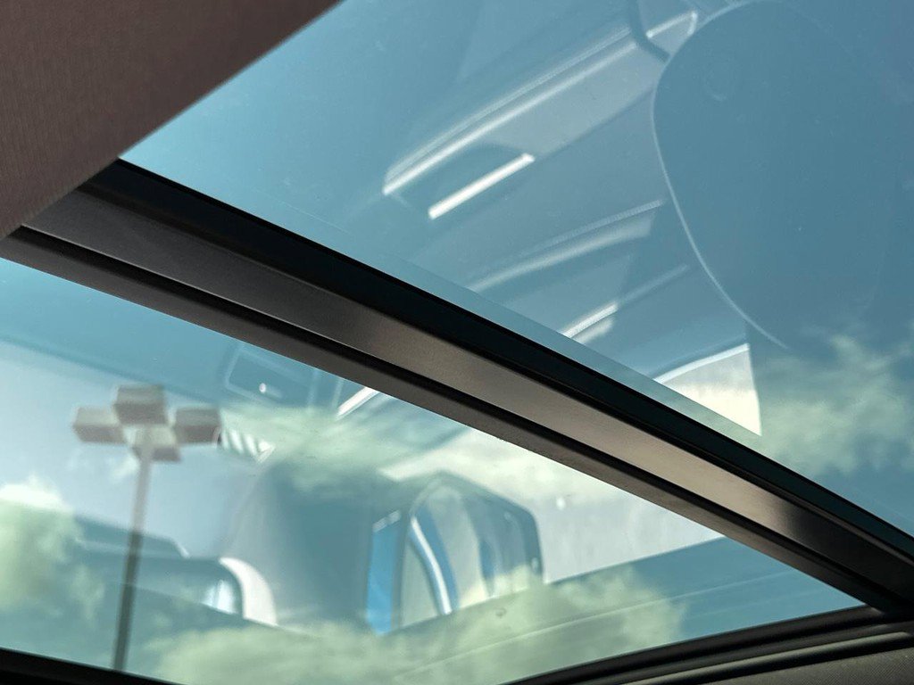 Used 2025 Volkswagen Atlas Cross Sport SEL Premium R-Line image 12