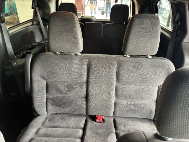 Used 2018 Dodge Grand Caravan SE image 25