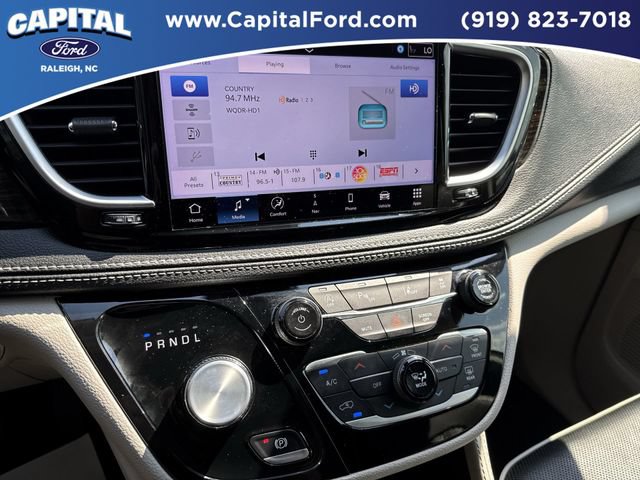 Used 2024 Chrysler Pacifica Limited FWD image 26