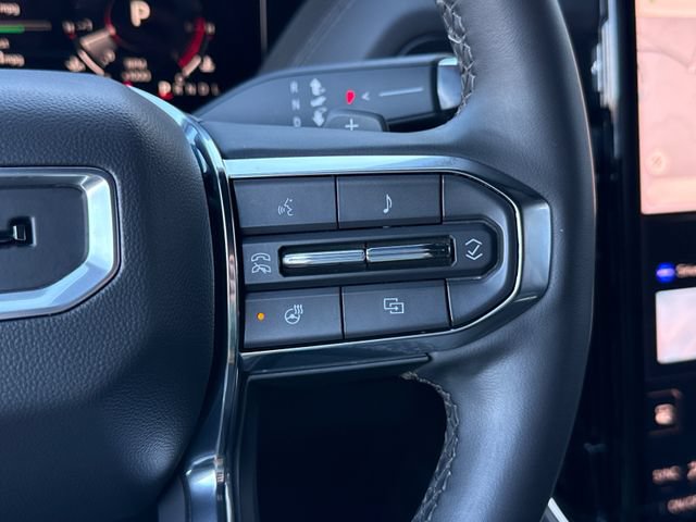 Used 2025 GMC Yukon Denali AWD/4WD image 38