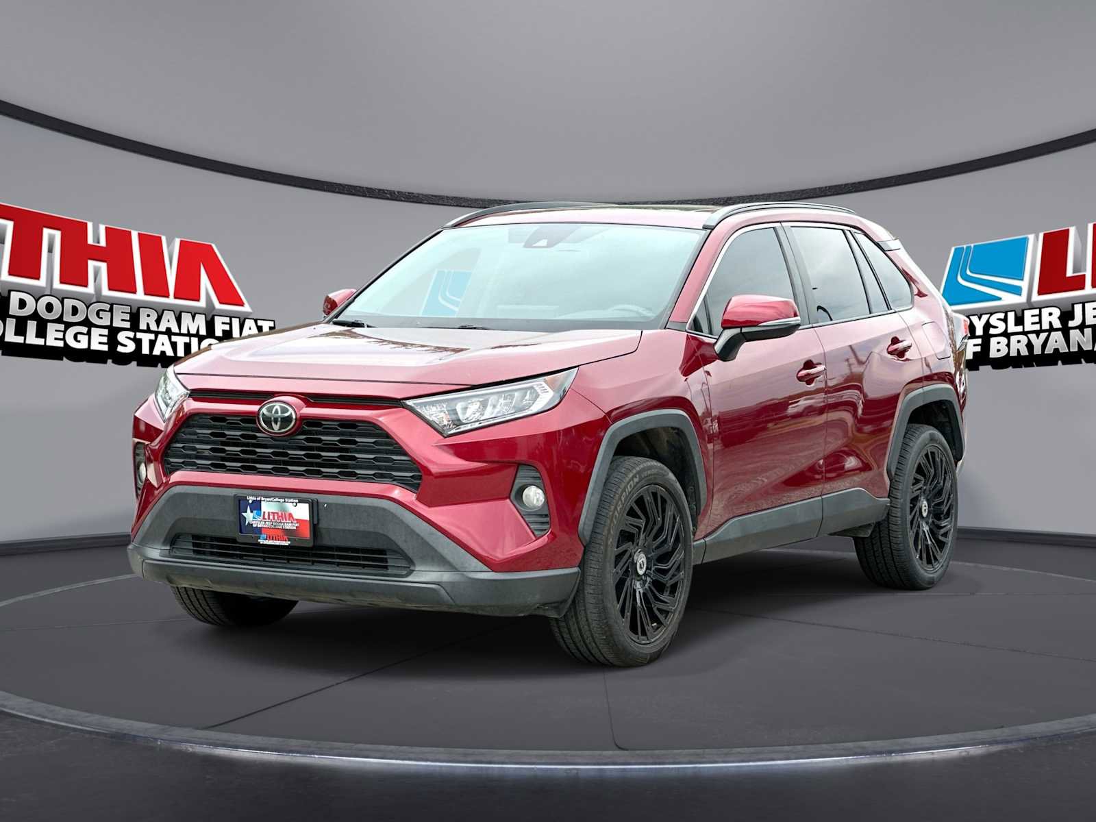 Used 2020 Toyota RAV4 XLE Premium FWD image 1