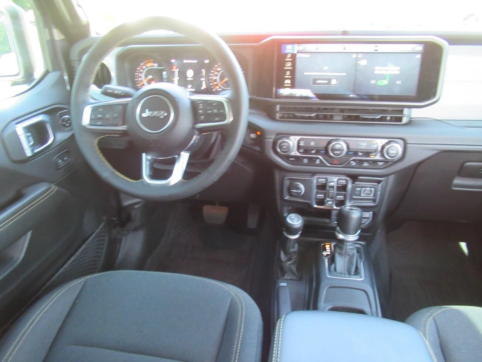 Certified 2024 Jeep Wrangler Unlimited Sahara w/ Safety Group AWD/4WD image 13