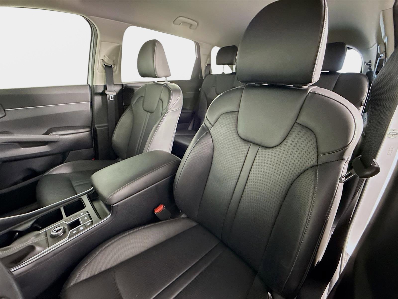 Certified 2025 Kia Sorento S FWD image 11