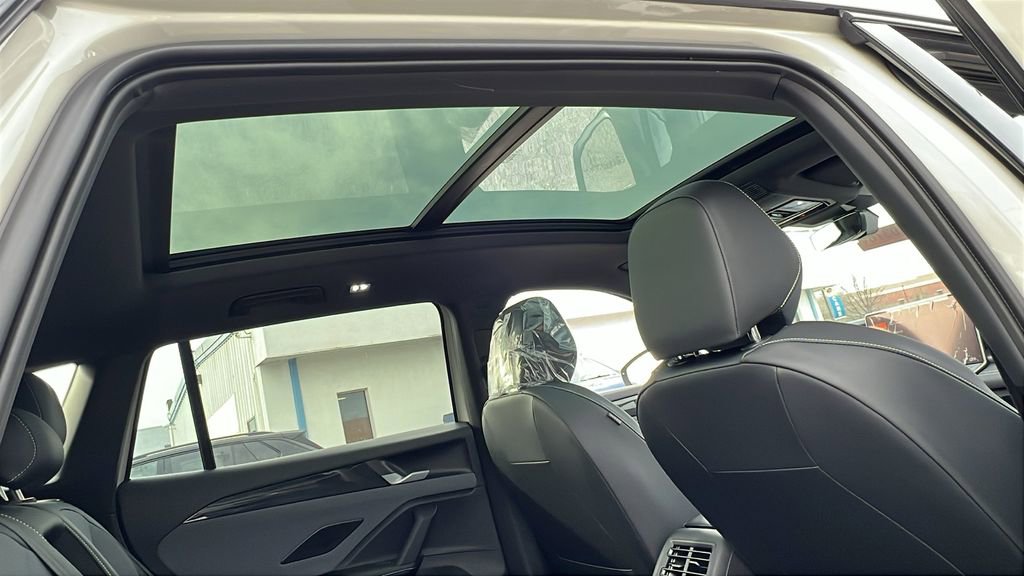New 2026 Volkswagen Tiguan SE R-Line AWD/4WD image 14