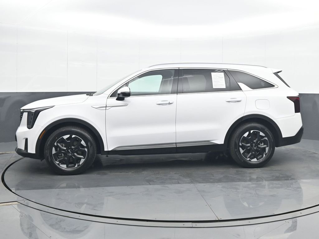 Used 2024 Kia Sorento S image 3
