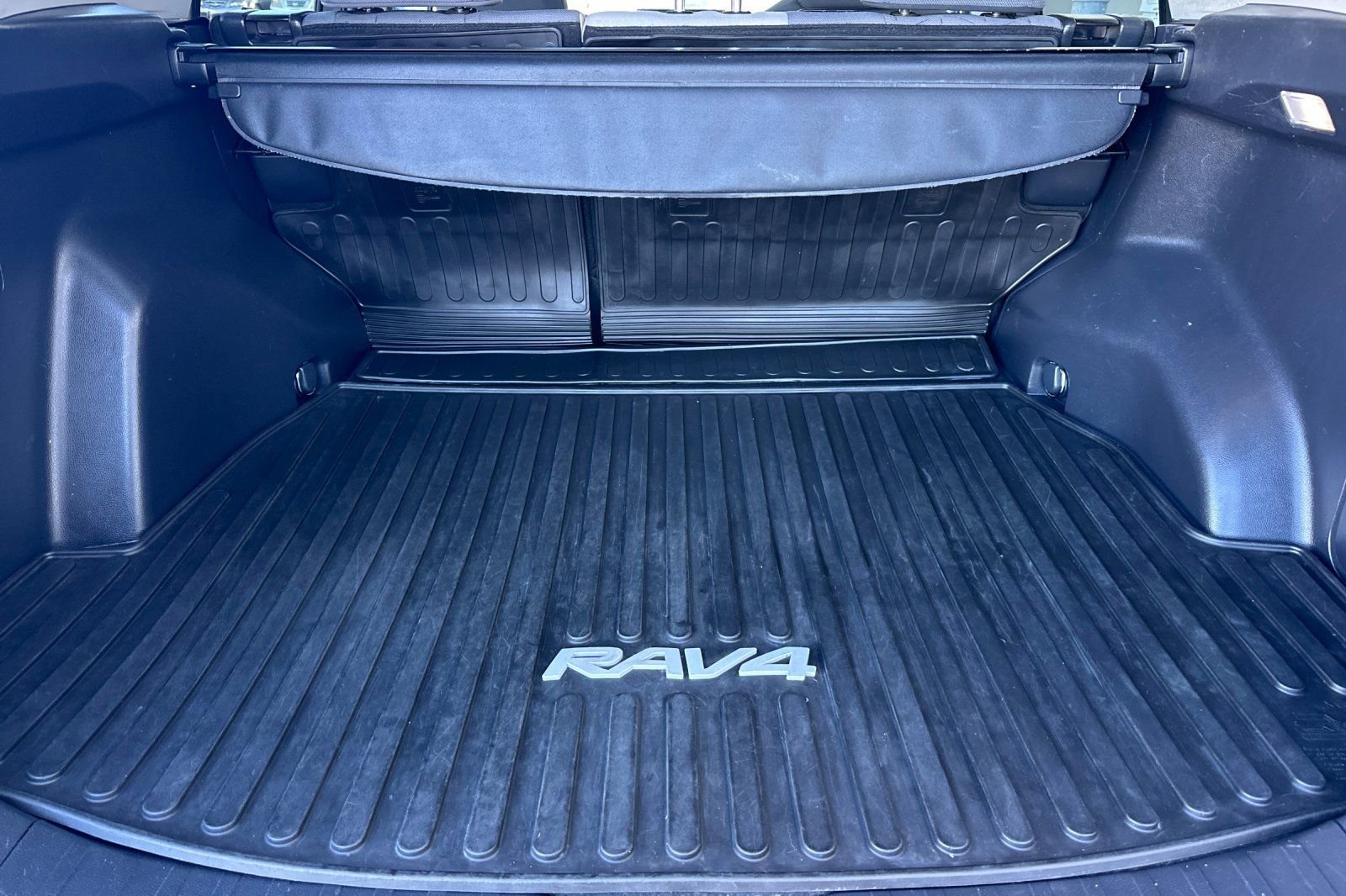 Certified 2022 Toyota RAV4 XLE w/ Convenience Package image 15