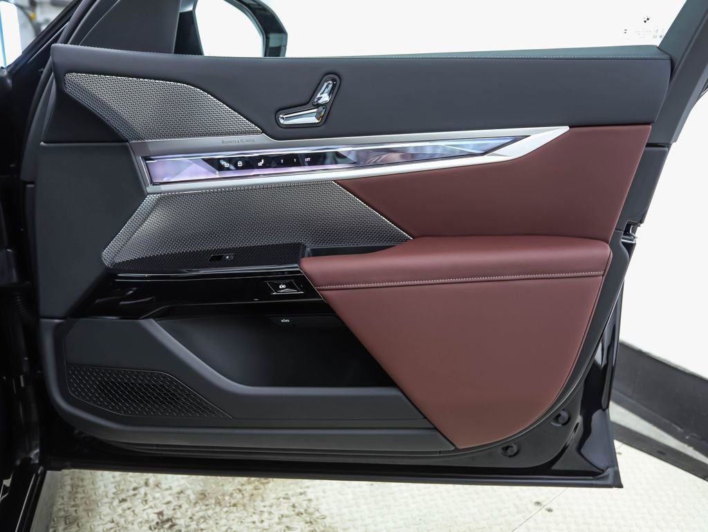 New 2026 BMW 740i xDrive w/ Premium Package image 29