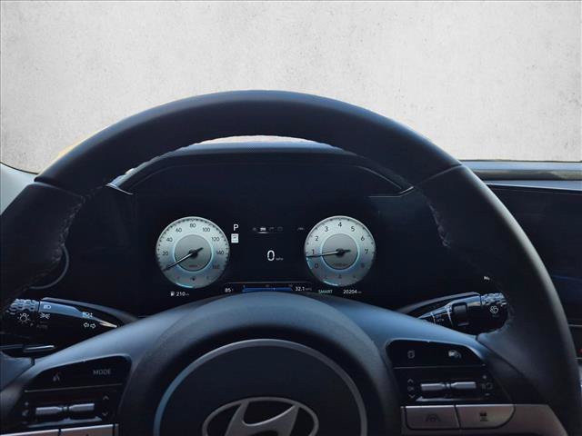 Used 2025 Hyundai Elantra Limited FWD image 11