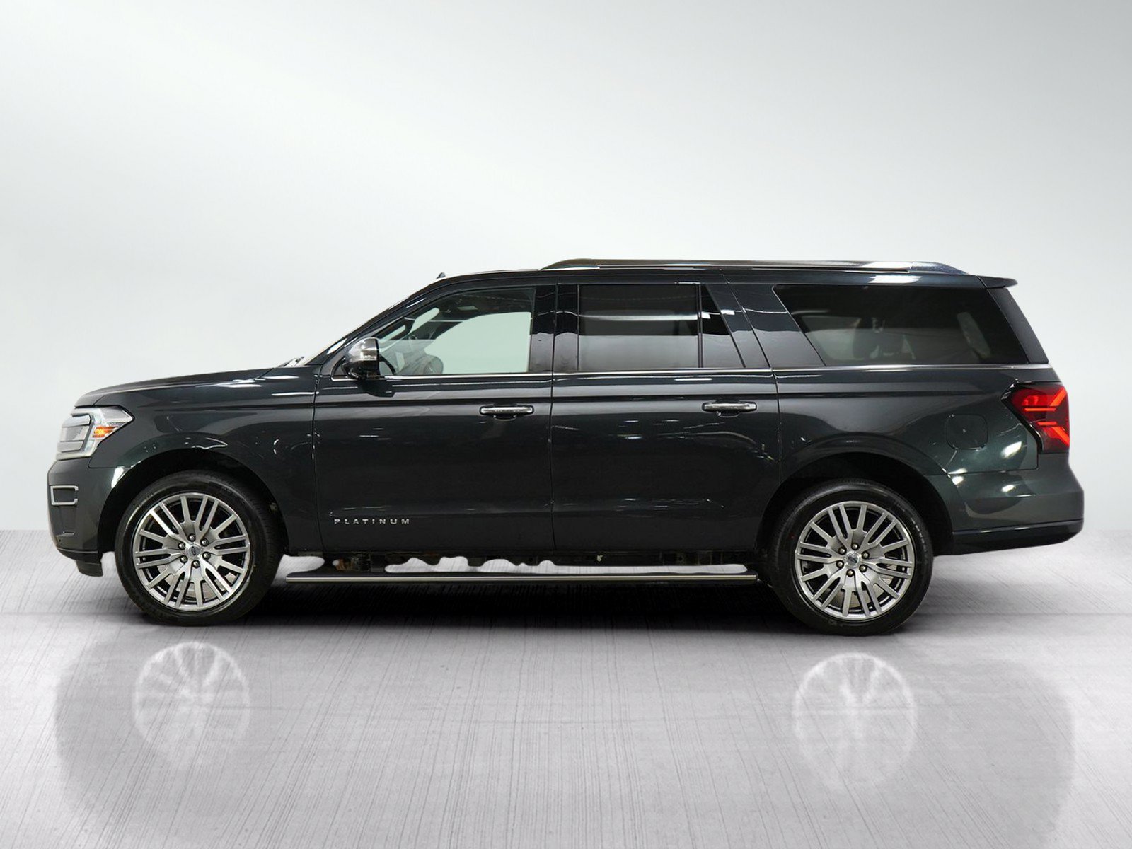 Used 2023 Ford Expedition Max Platinum AWD/4WD image 2