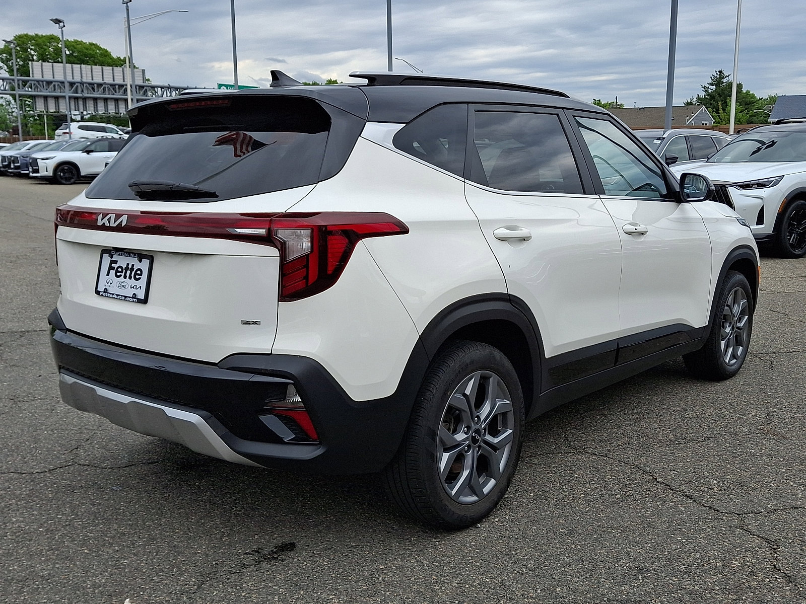 Used 2024 Kia Seltos S AWD/4WD image 4