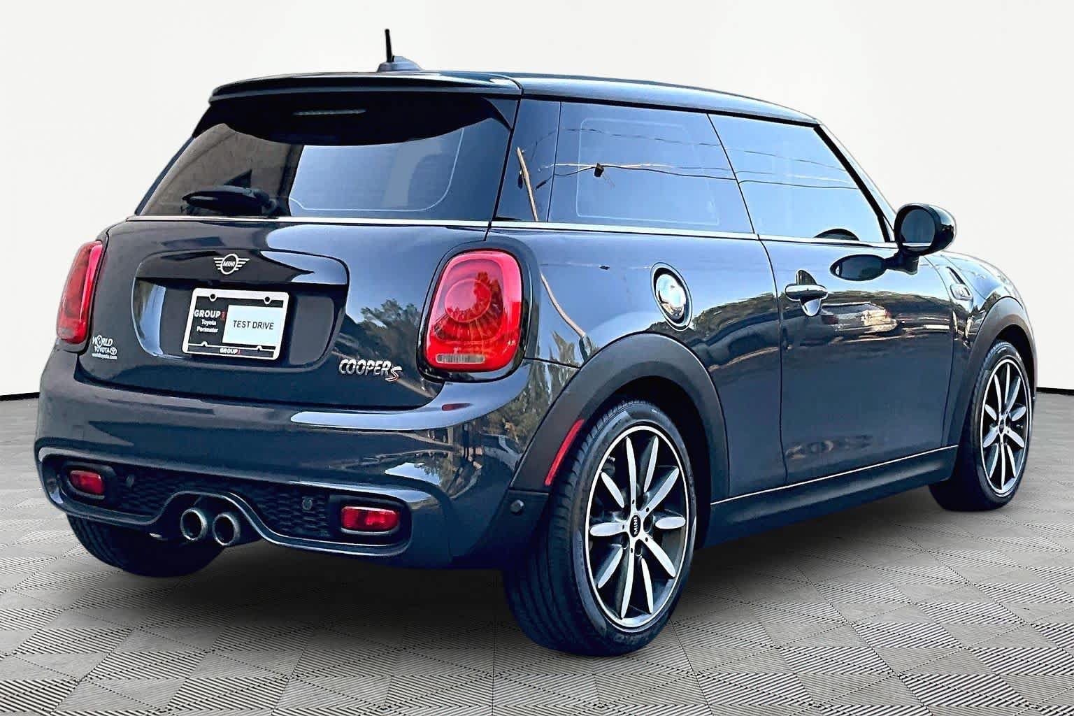 Used 2019 MINI Cooper S w/ Signature Upholstery Package FWD image 13