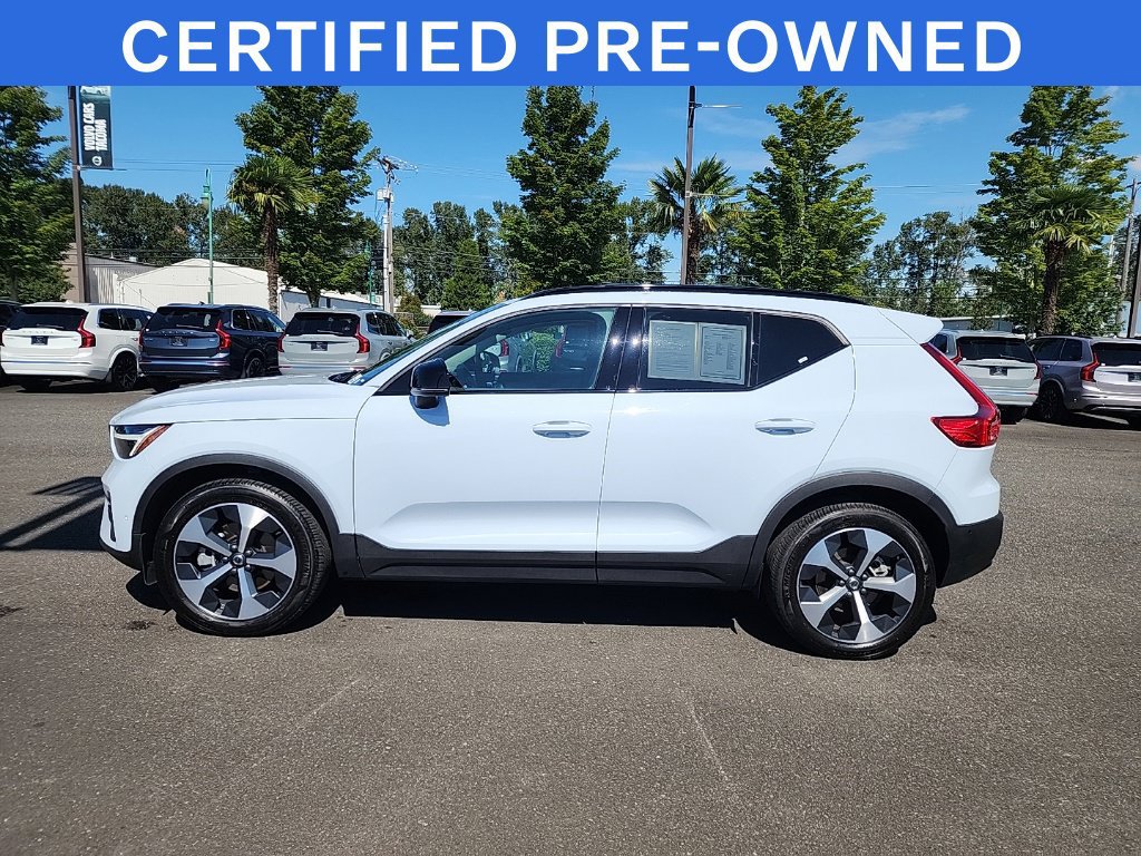 Certified 2026 Volvo XC40 B5 Plus AWD/4WD image 2