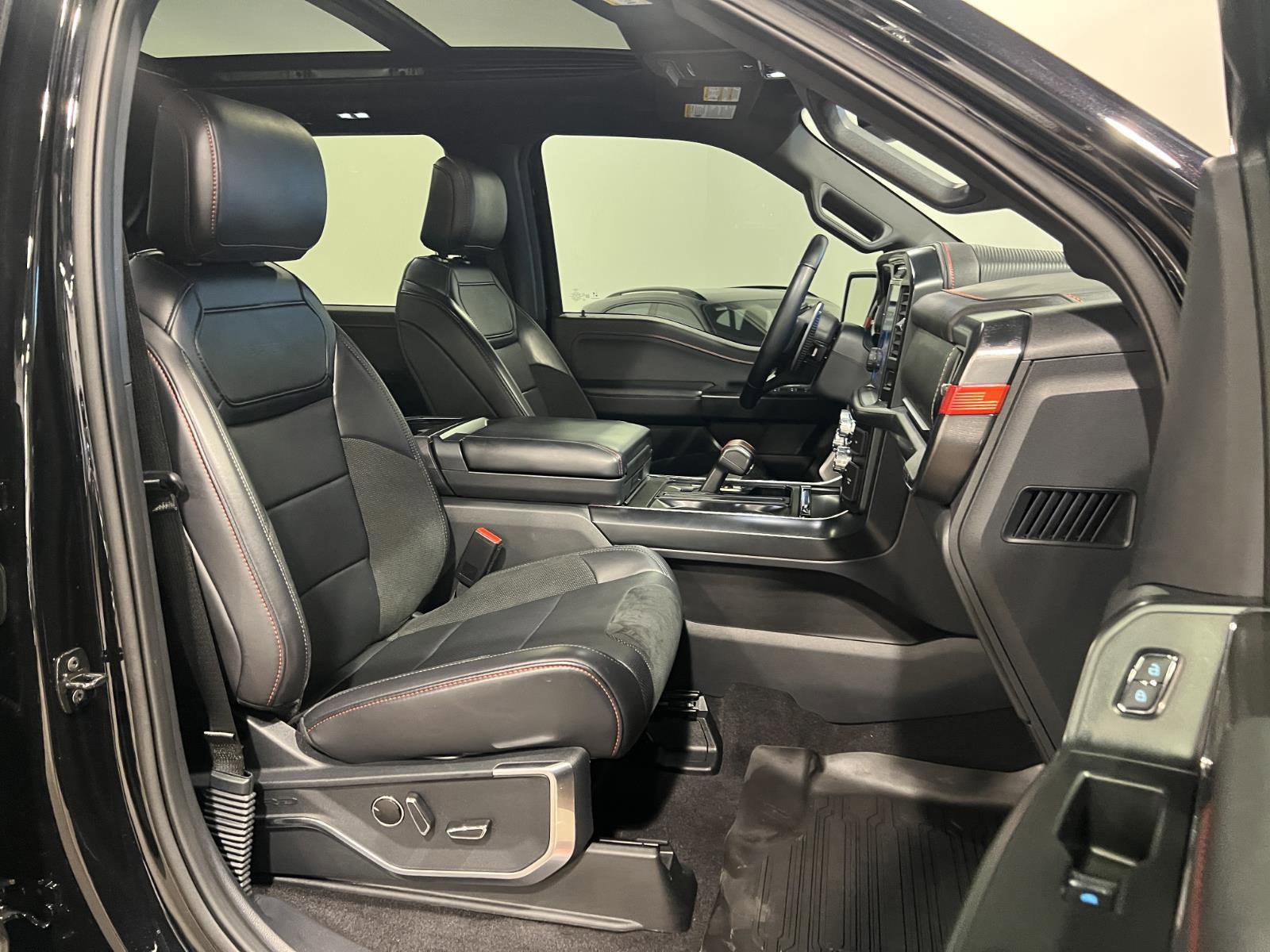 Used 2025 Ford F150 Raptor AWD/4WD image 38