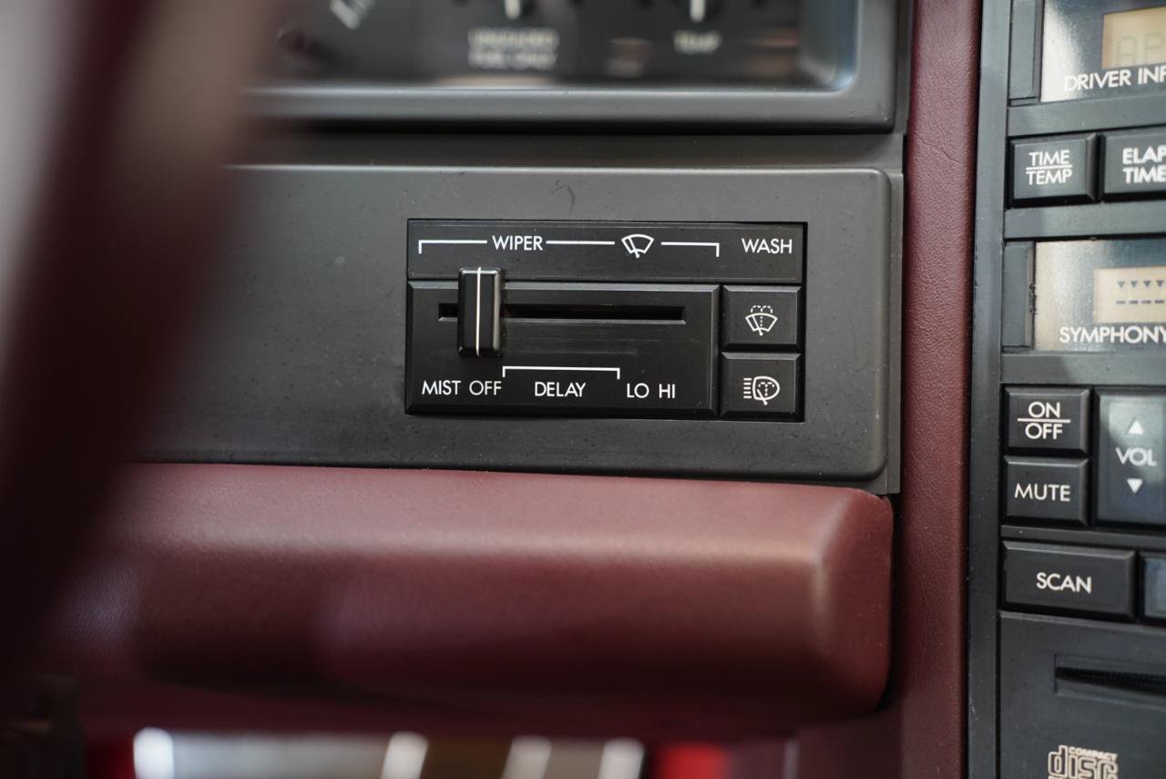 Used 1993 Cadillac Allante FWD image 21