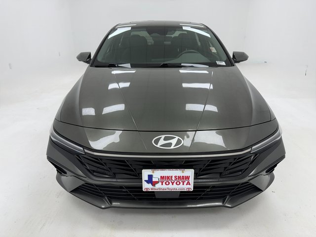 Used 2024 Hyundai Elantra SEL w/ Convenience Package image 3