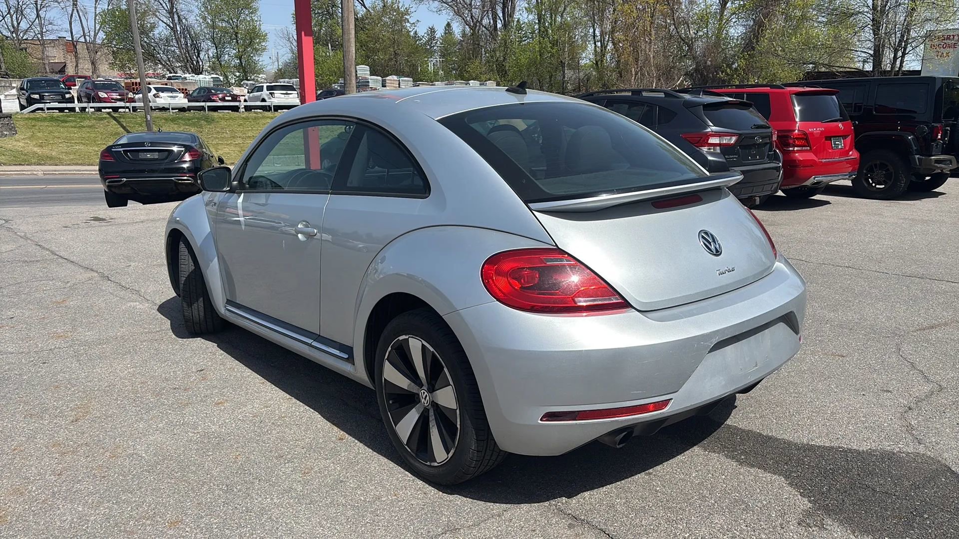 Used 2014 Volkswagen Beetle R-Line FWD image 8