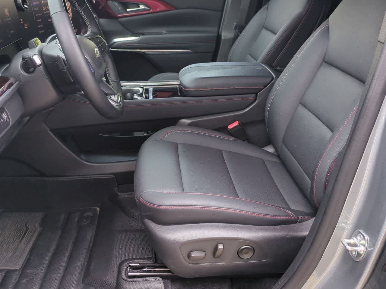 Used 2025 Chevrolet Traverse Z71 w/ Enhanced Driving Package AWD/4WD image 15